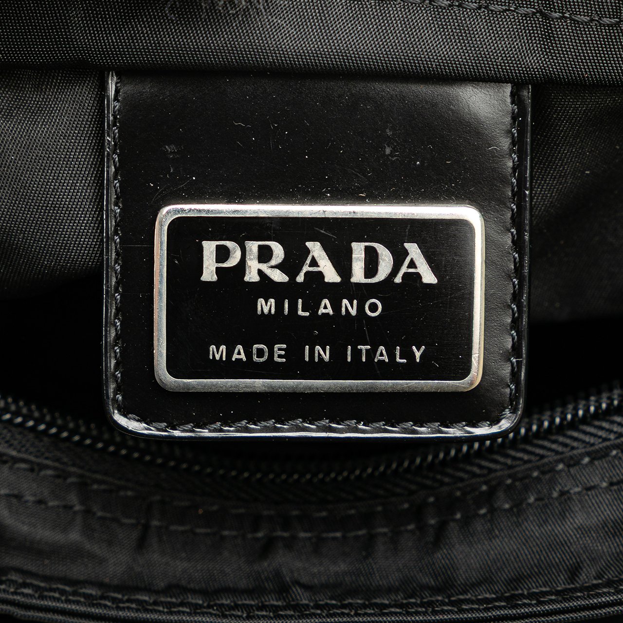 Prada Tessuto Zip Top Crossbody Zwart