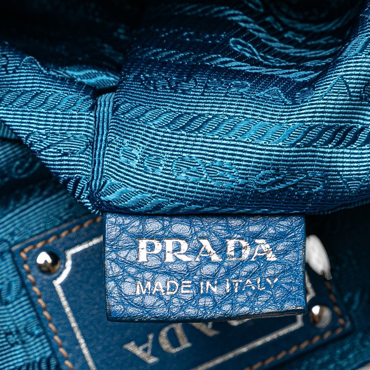 Prada Vitello Daino Open Convertible Tote Blauw