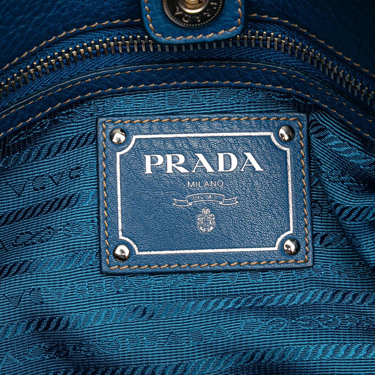 Prada Vitello Daino Open Convertible Tote Blauw