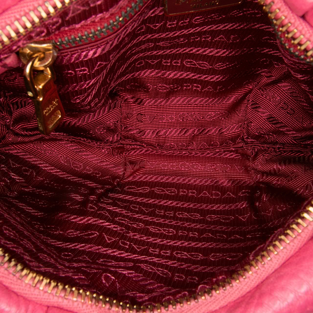 Prada Vitello Daino Wristlet Clutch Roze