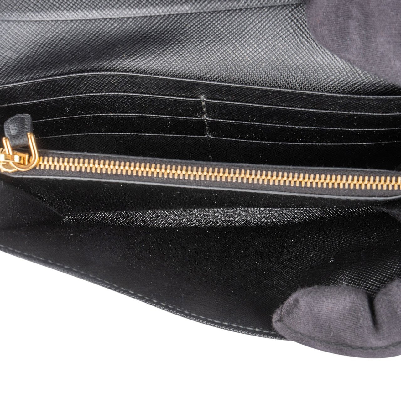 Prada Prada Saffiano Leather Triangle Continental Wallet Zwart