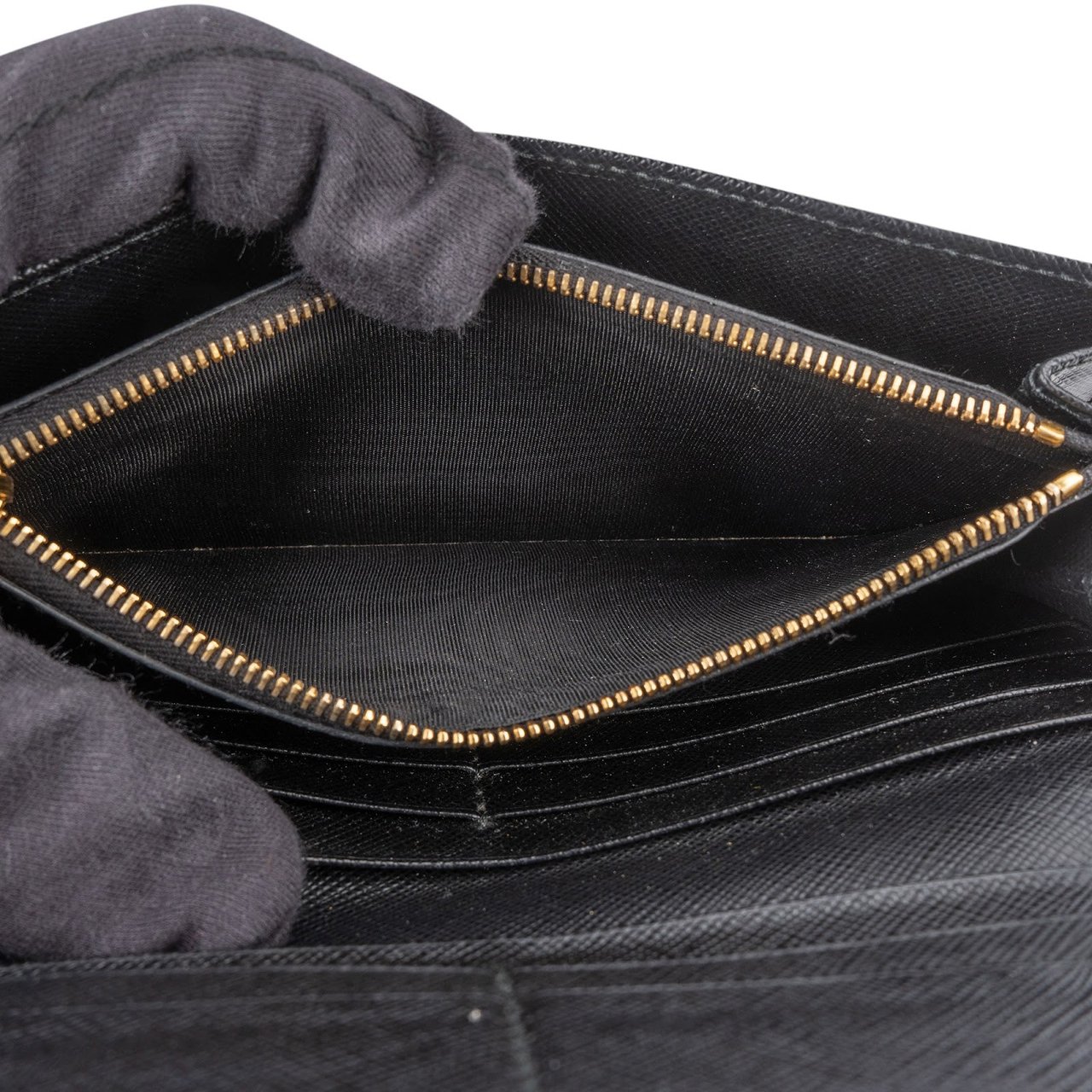 Prada Prada Saffiano Leather Triangle Continental Wallet Zwart