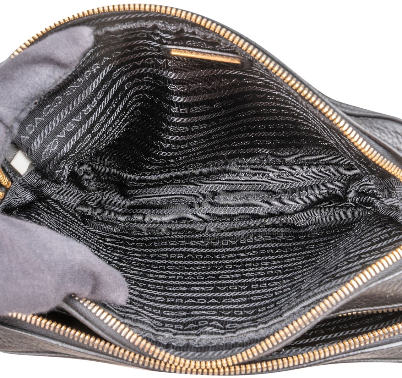 Prada Black Vitello Daino Leather Camera Crossbody Bag 1BH079 Zwart