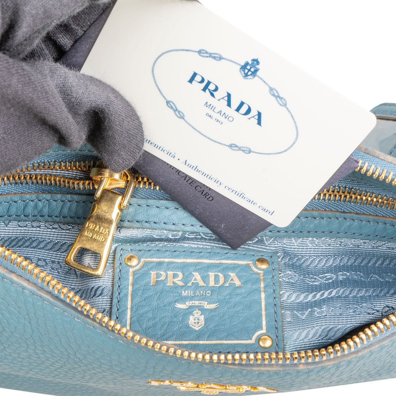 Prada Blue Vitello Daino Hobo Shoulder Bag Lichtblauw
