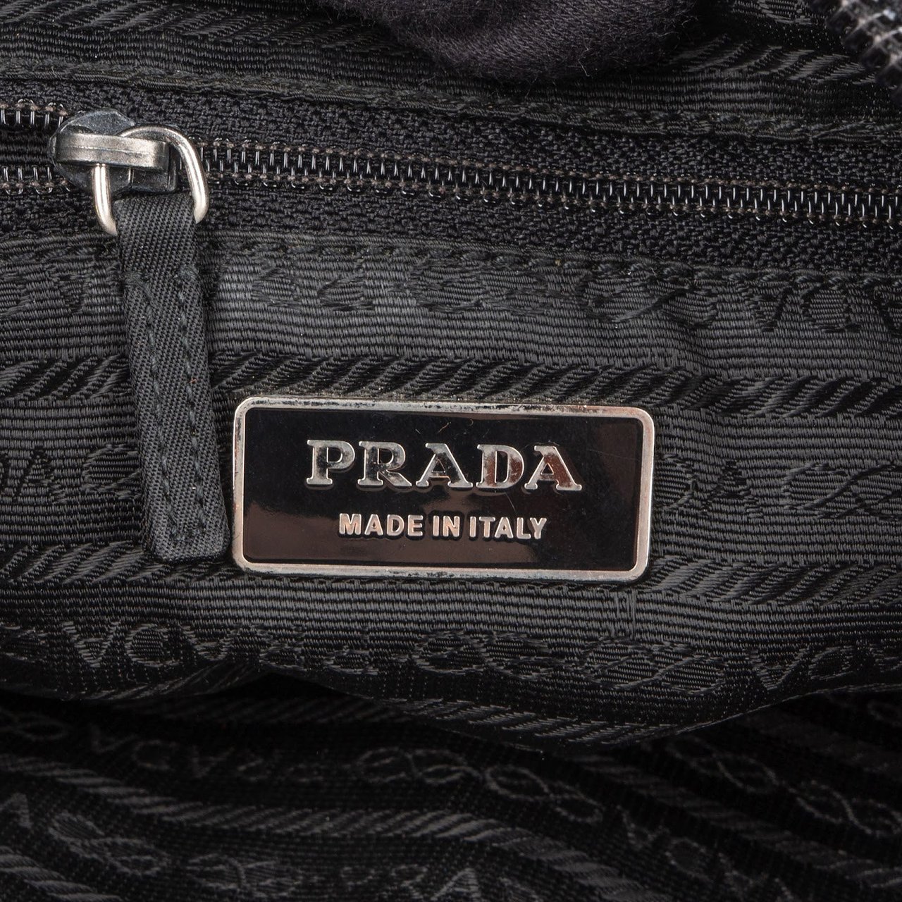 Prada Tessuto Triangle Messenger Crossbody Bag Zwart
