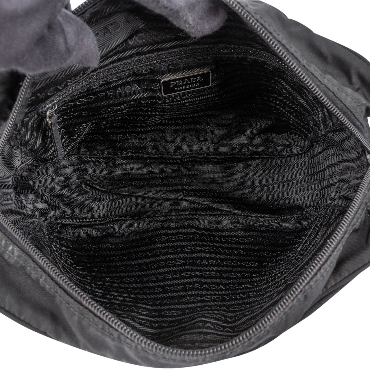 Prada Tessuto Triangle Messenger Crossbody Bag Zwart