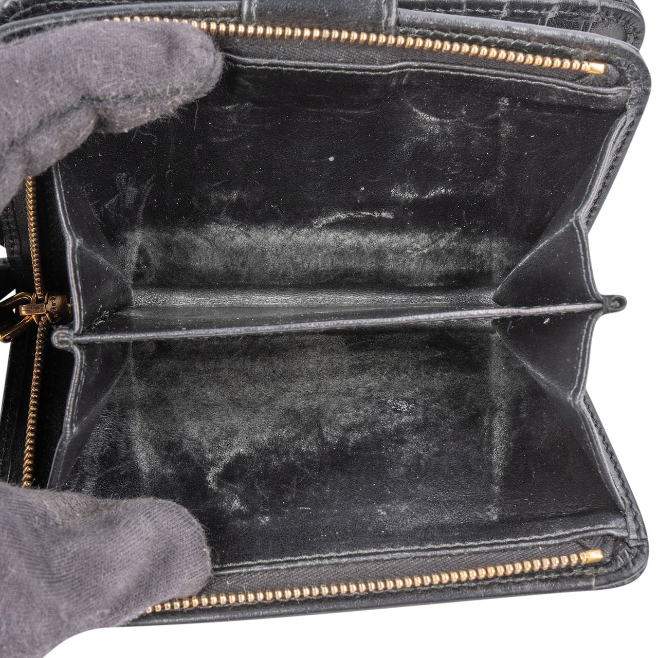 Prada Noir Leather Studded Compact Wallet Zwart