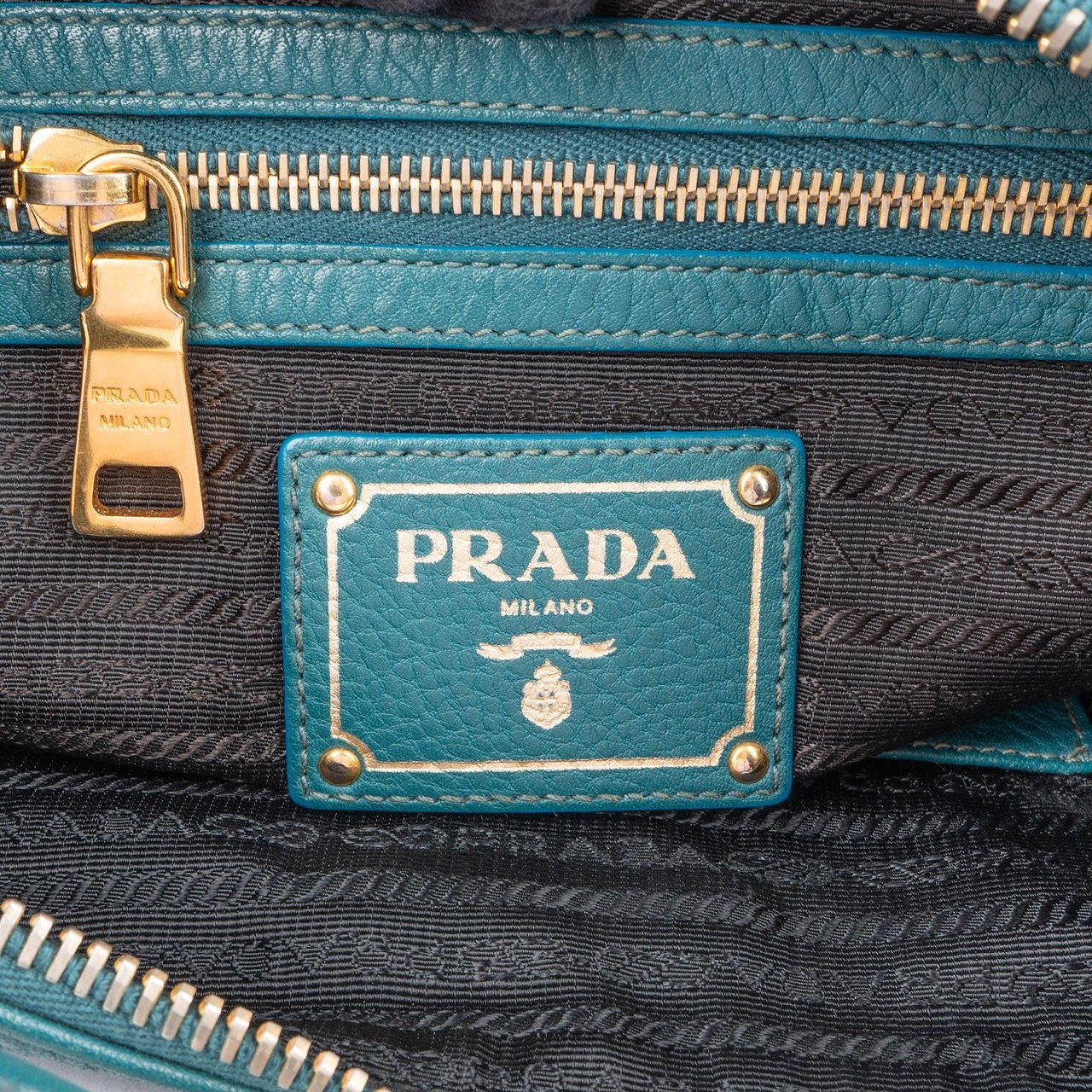 Prada Vitello Daino Leather Hobo Shoulder Bag Blauw