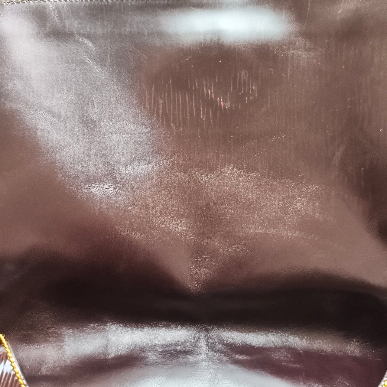 Prada Brown Vernice Saffiano Leder Saddle Flap Shoulder Bag Bruin