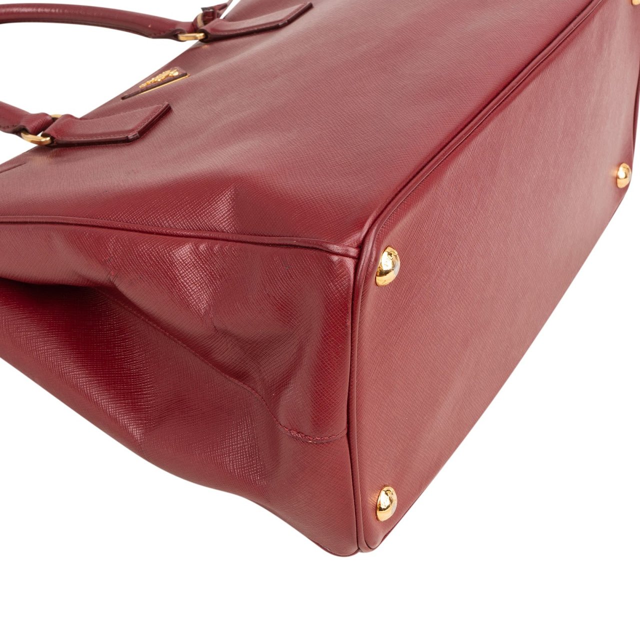 Prada Saffiano Leather Galleria Handbag Rood
