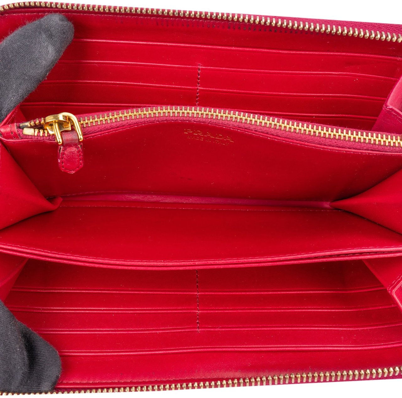 Prada Vitello Move Leather Zip Around Wallet Rood