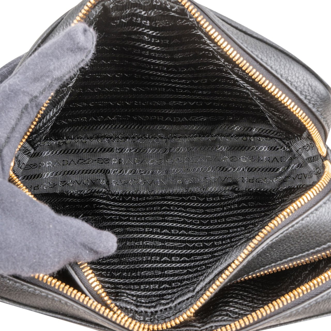 Prada Vitello Daino Leather Camera Crossbody Bag Zwart