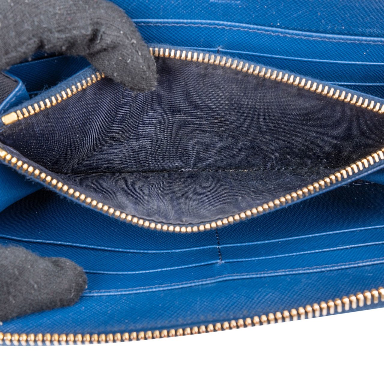 Prada Blue Saffiano Leather Zip Around Wallet Blauw
