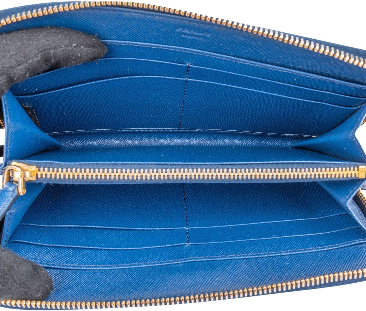 Prada Blue Saffiano Leather Zip Around Wallet Blauw