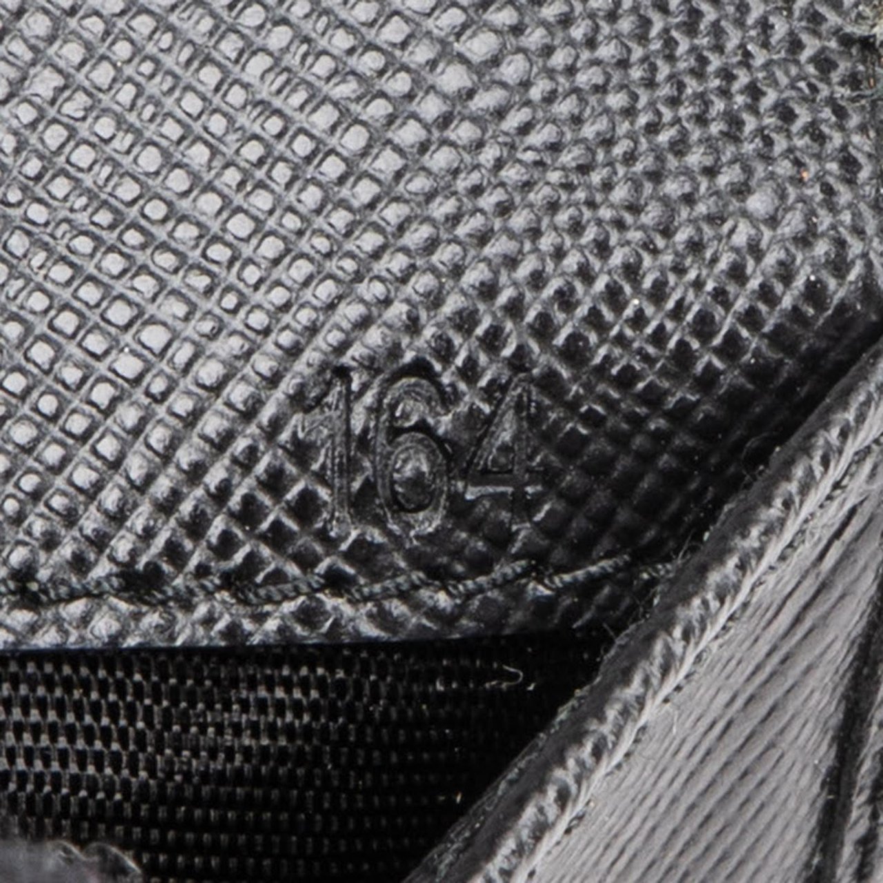 Prada Black Saffiano Bifold Wallet Zwart