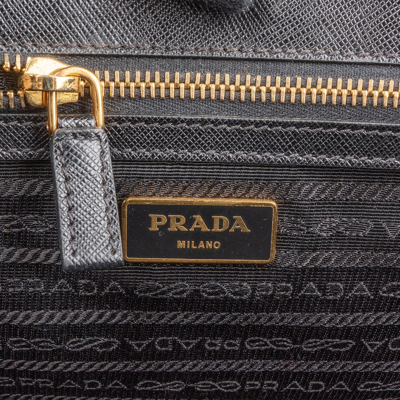 Prada Black Saffiano Leather Galleria Handbag Zwart