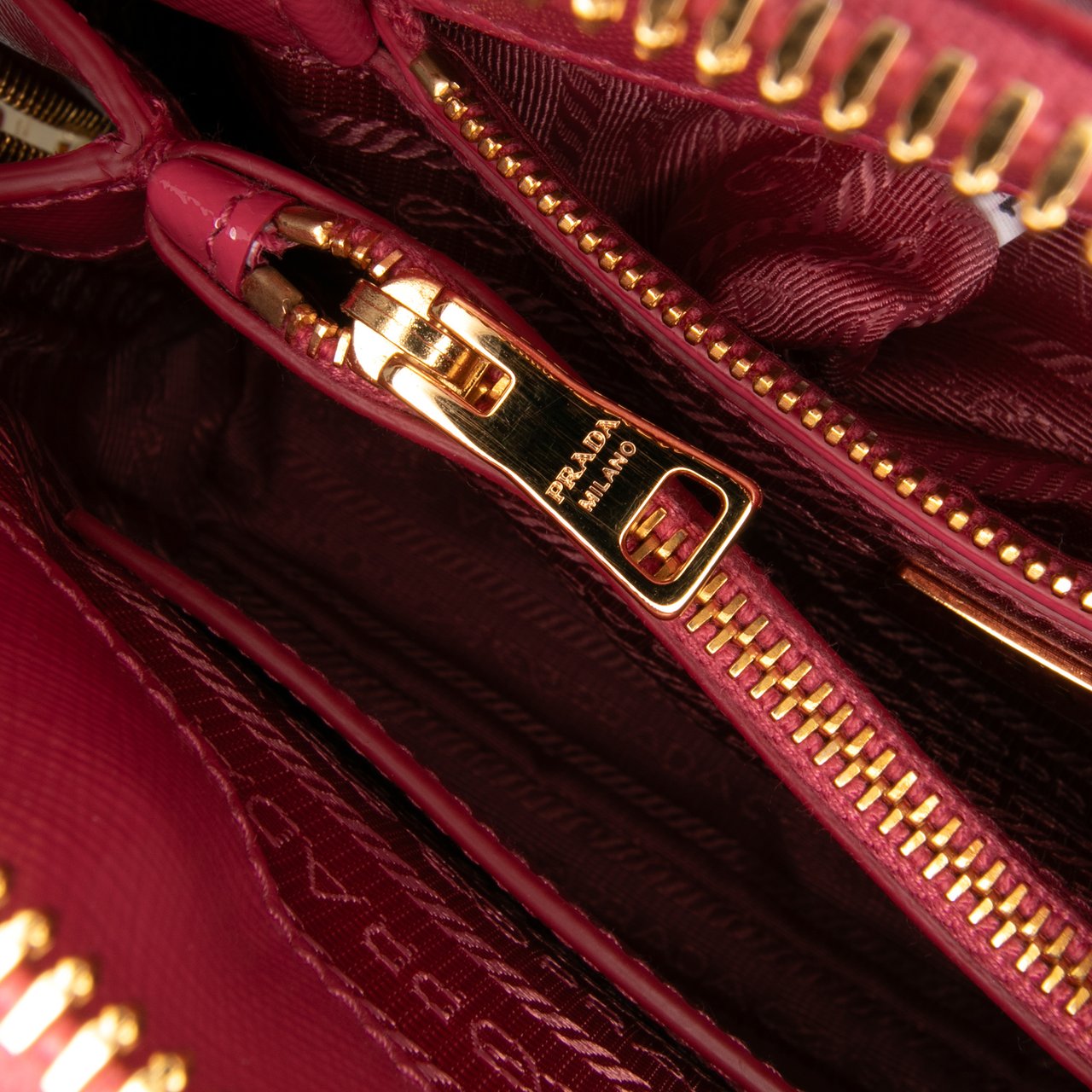 Prada Small Saffiano Vernice Promenade Satchel Roze