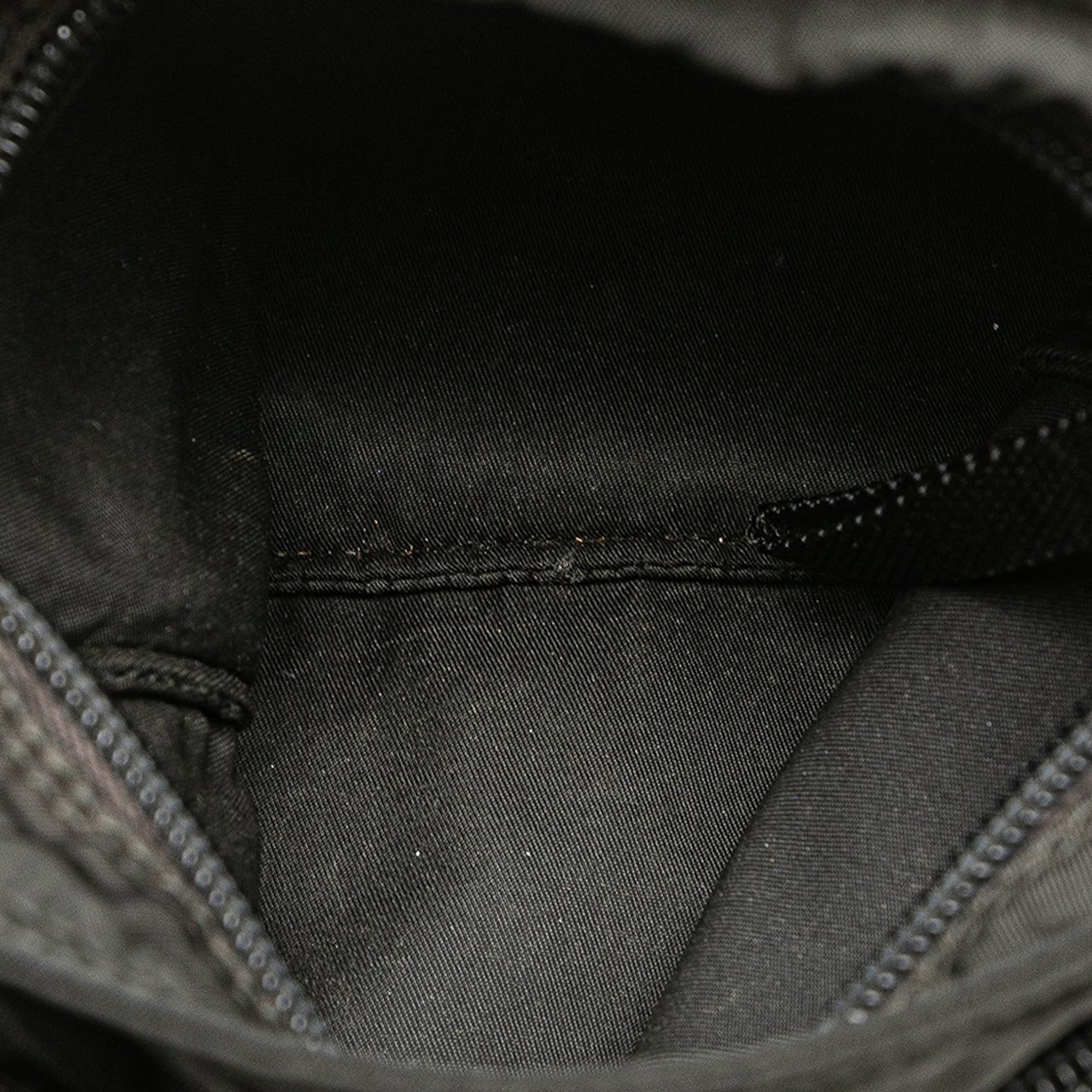 Prada Tessuto Zip Top Crossbody Zwart