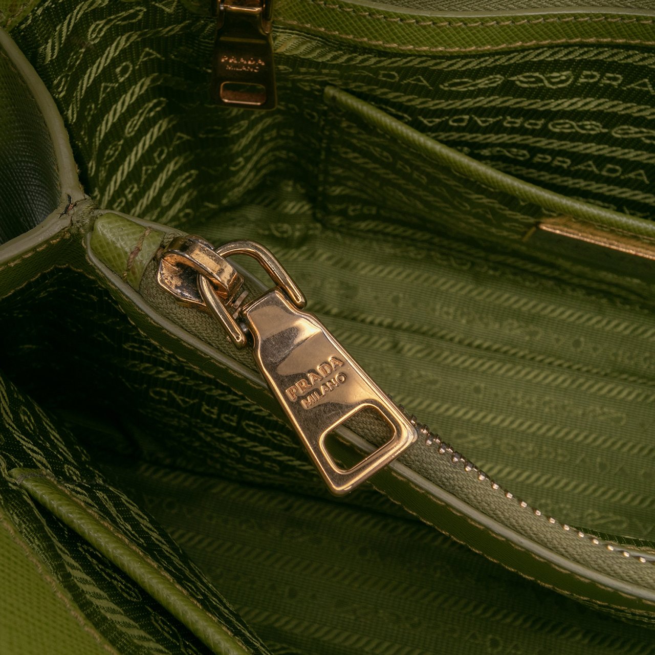 Prada Medium Saffiano Lux Promenade Satchel Groen