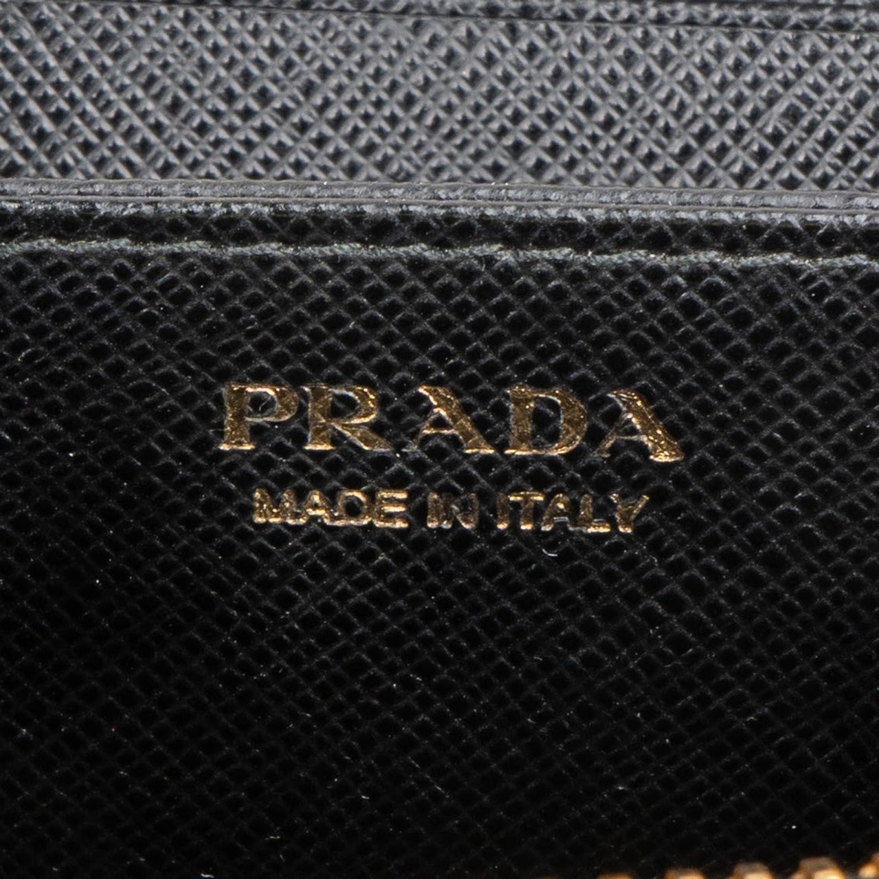 Prada Saffiano Leather Small Zip Around Coin Purse Wallet Zwart