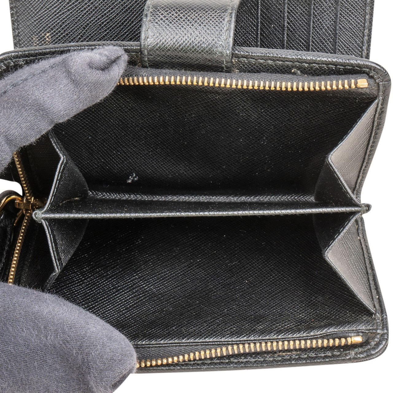 Prada Black Saffiano Leather Compact Wallet Zwart