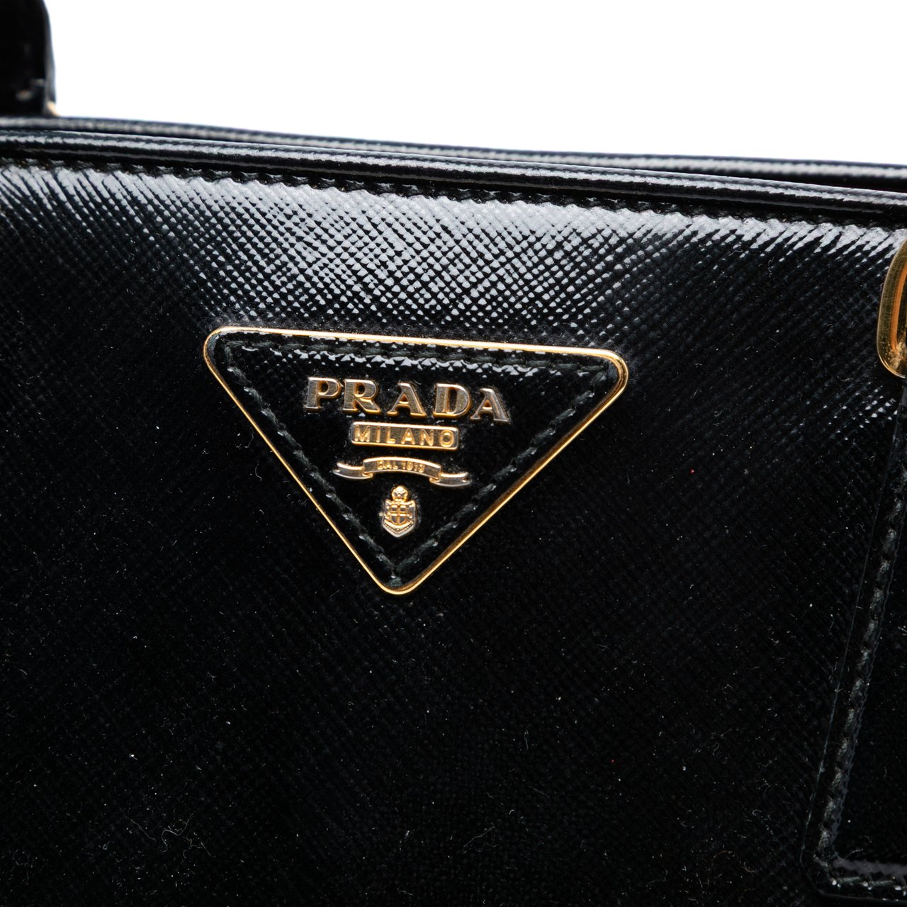 Prada Saffiano Vernice Promenade Dome Satchel Zwart