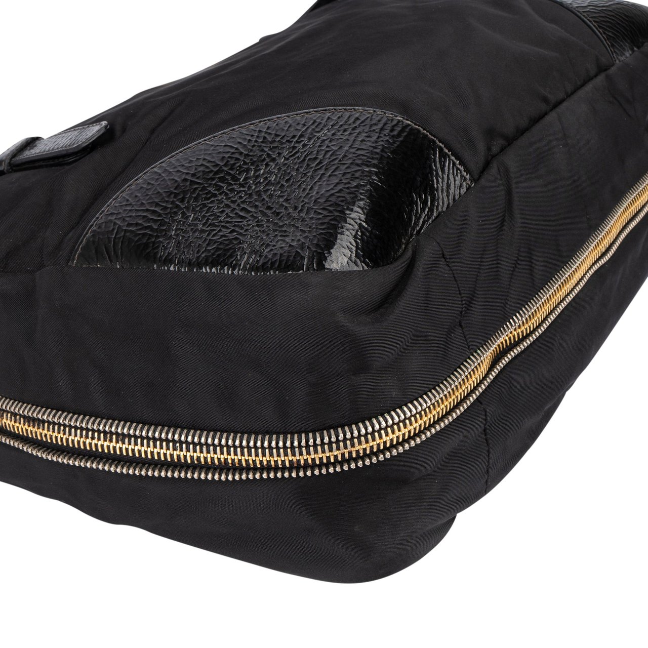 Prada Prada Black Nylon Zipper Handbag Zwart
