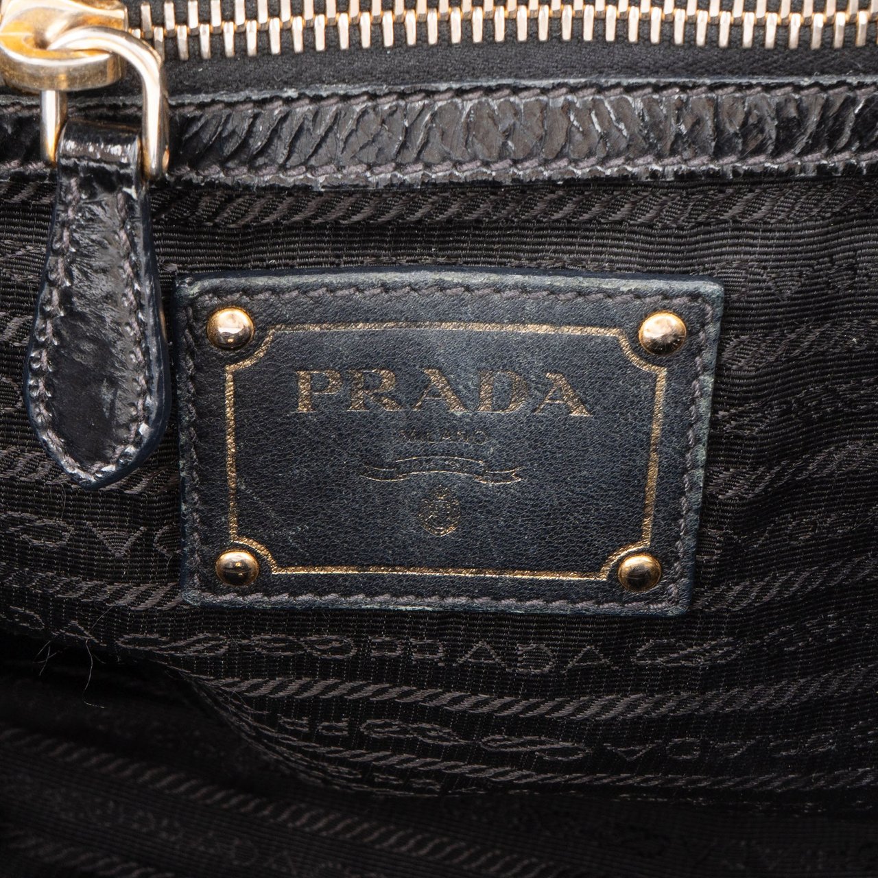 Prada Prada Black Nylon Zipper Handbag Zwart