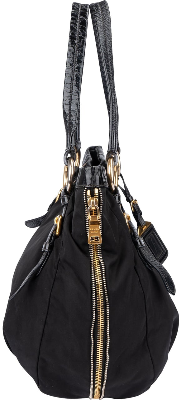 Prada Prada Black Nylon Zipper Handbag Zwart