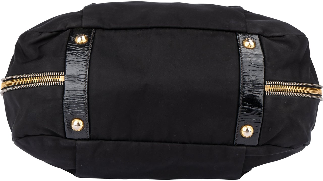 Prada Prada Black Nylon Zipper Handbag Zwart