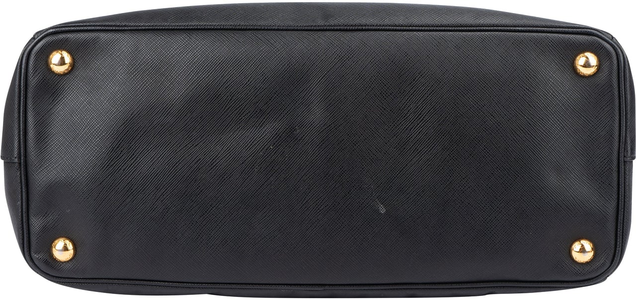 Prada Prada Black Saffiano Leather Galleria Handbag Zwart