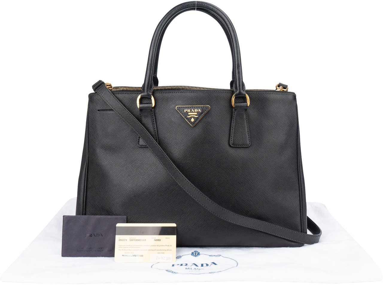 Prada Prada Black Saffiano Leather Galleria Handbag Zwart