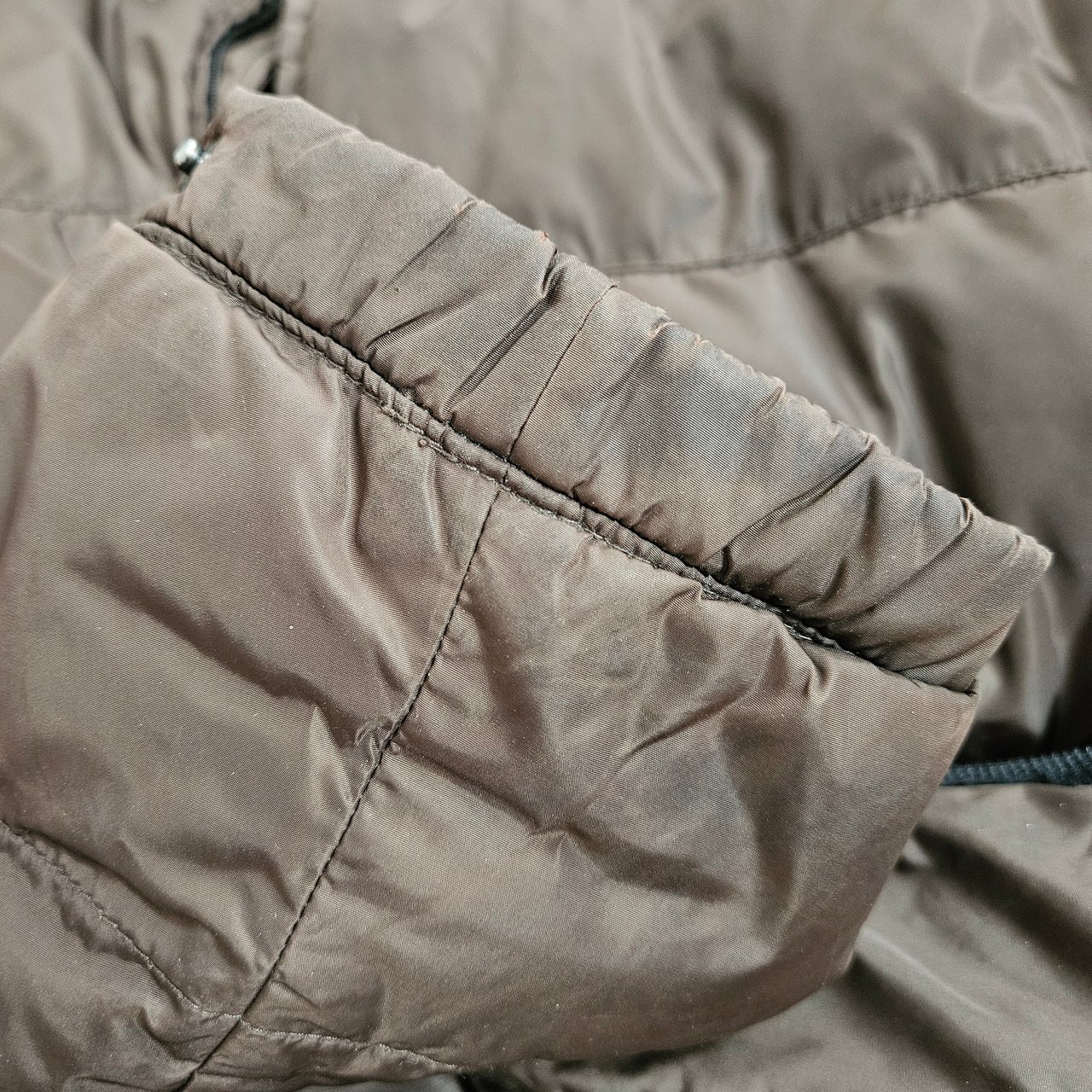 Prada Prada Brown Triangle Puffer Jacket (L) Divers