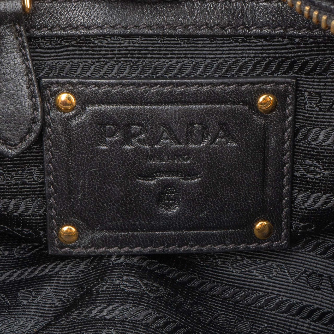 Prada Quilted Patent Leather Shoulder Bag Zwart