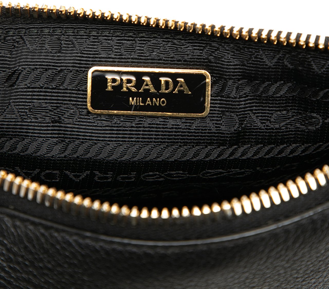 Prada Mini Vitello Phenix Crossbody Zwart