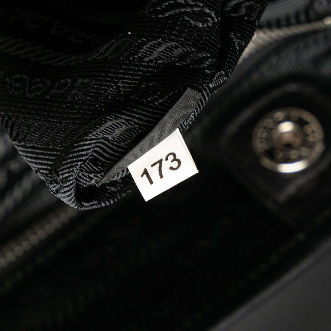 Prada Tessuto Tote Zwart