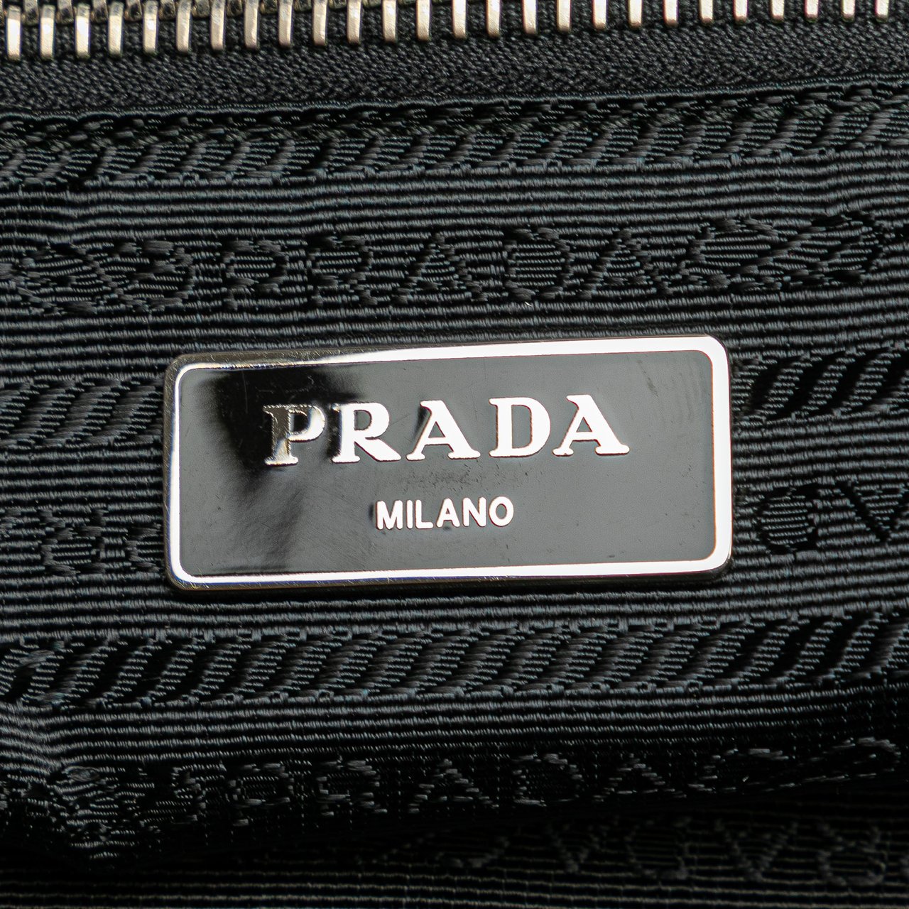 Prada Tessuto Tote Zwart