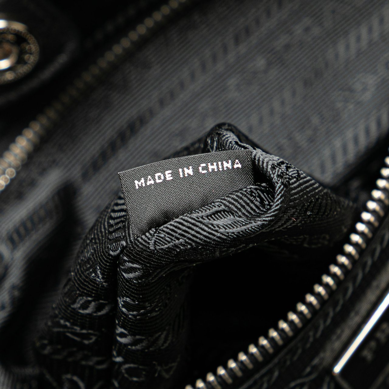 Prada Tessuto Tote Zwart