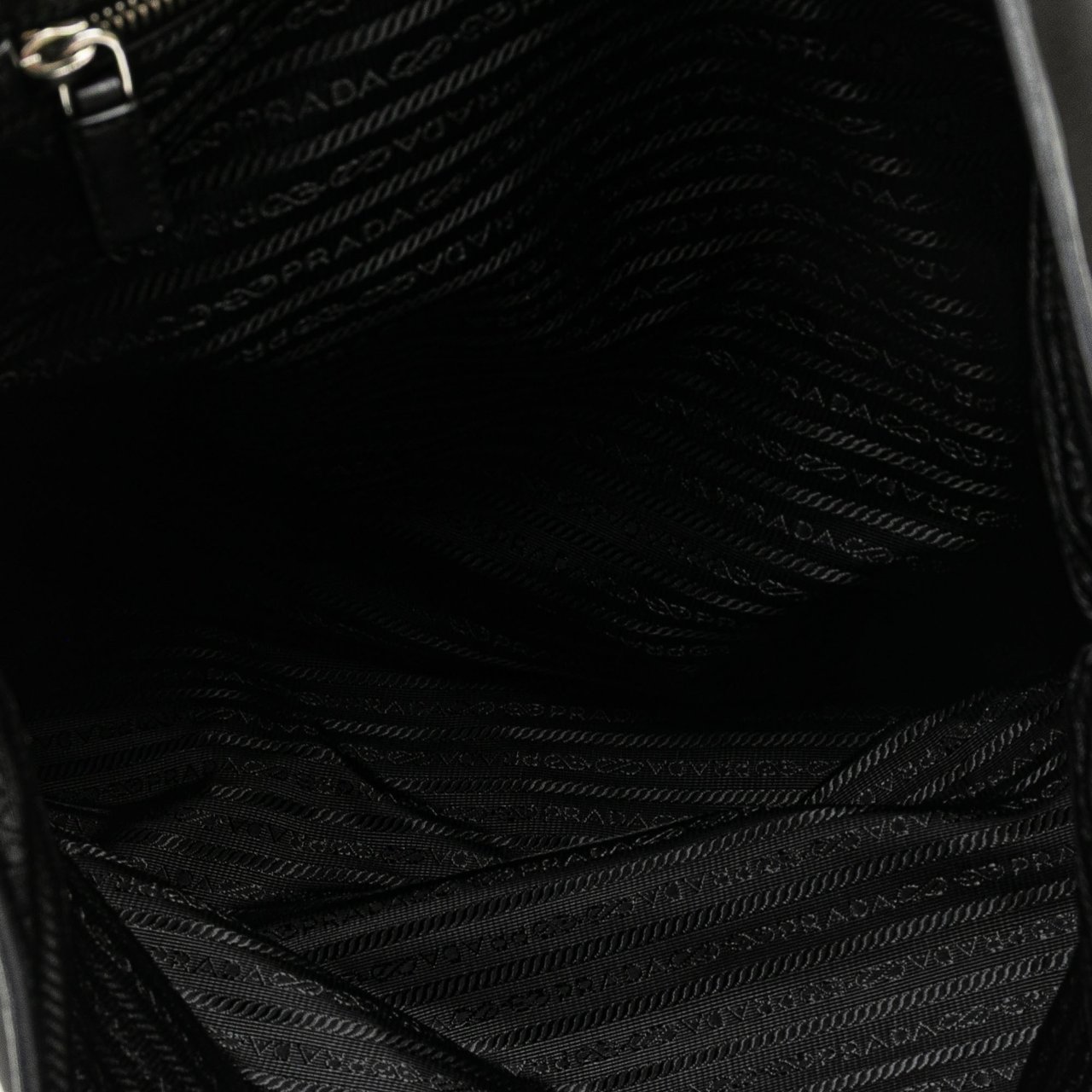 Prada Tessuto Tote Zwart