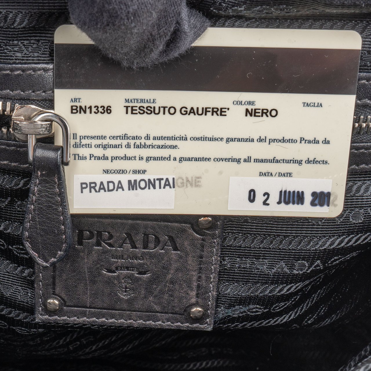 Prada Classic Black Leather Handbag Zwart