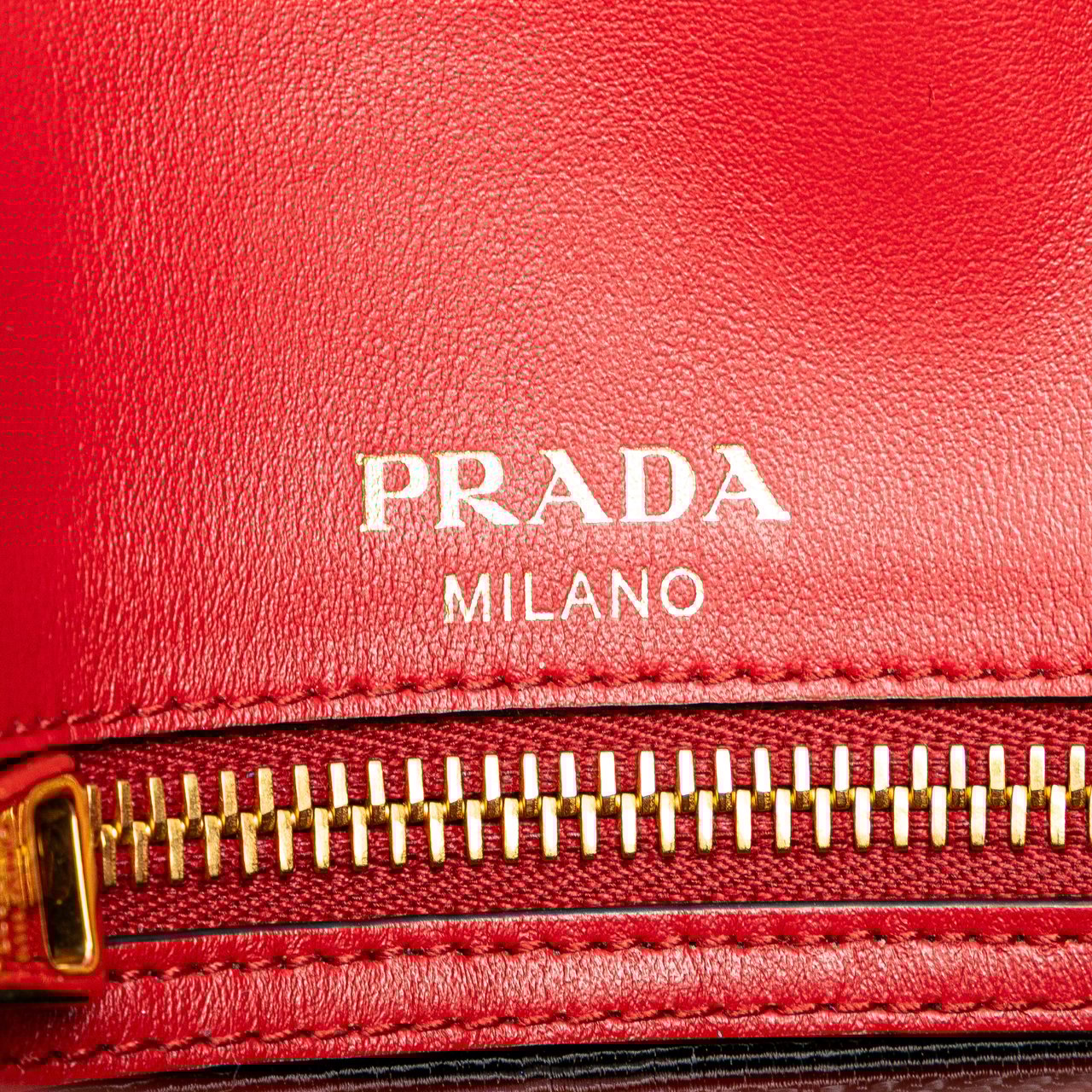 Prada Saffiano Pattina Chain Crossbody Rood