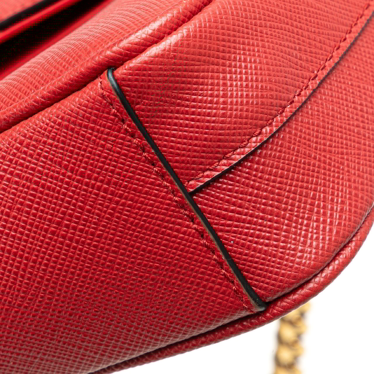 Prada Saffiano Pattina Chain Crossbody Rood