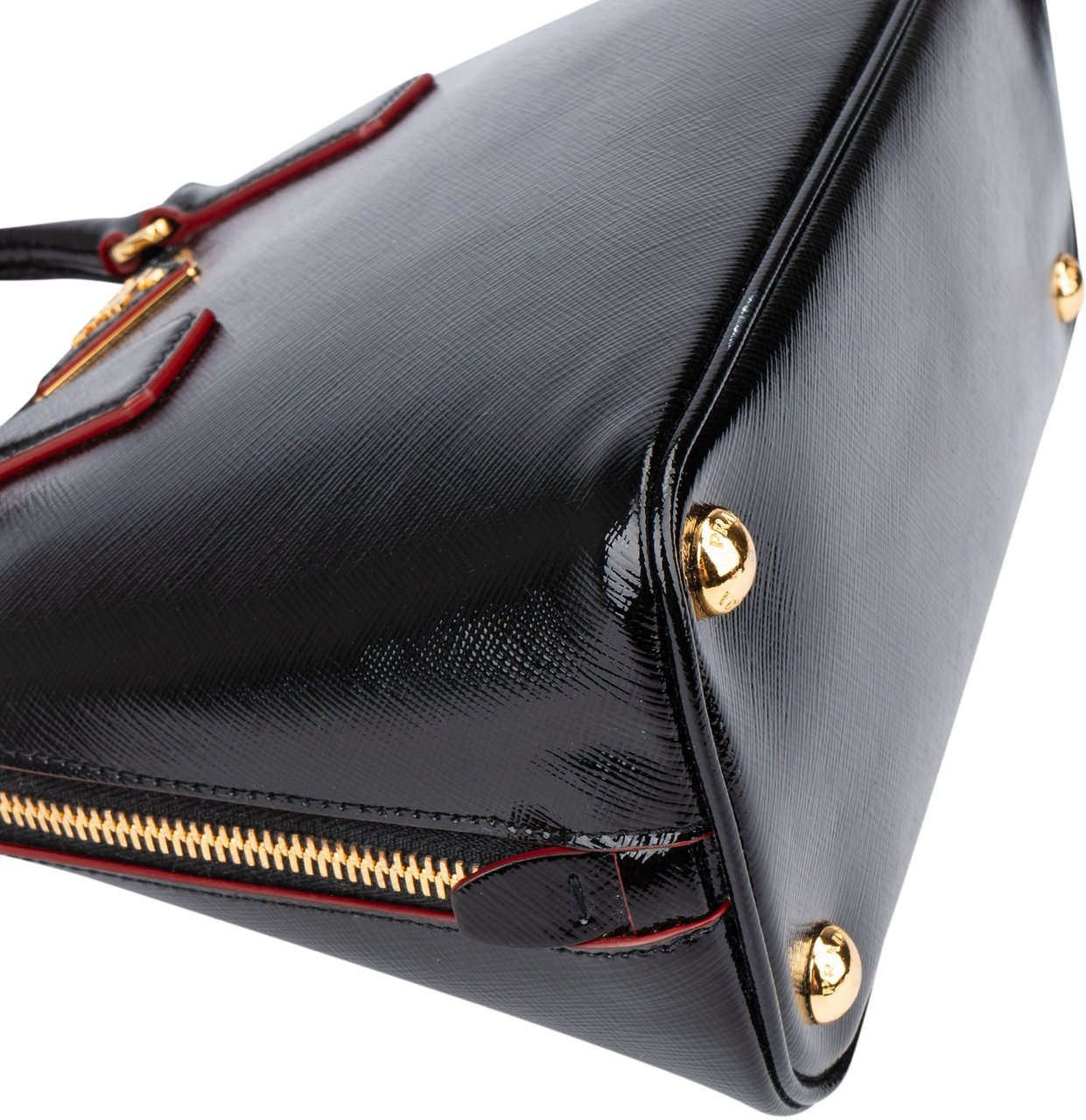 Prada Prada Patent Leather Red Lining Vitello Handbag Zwart