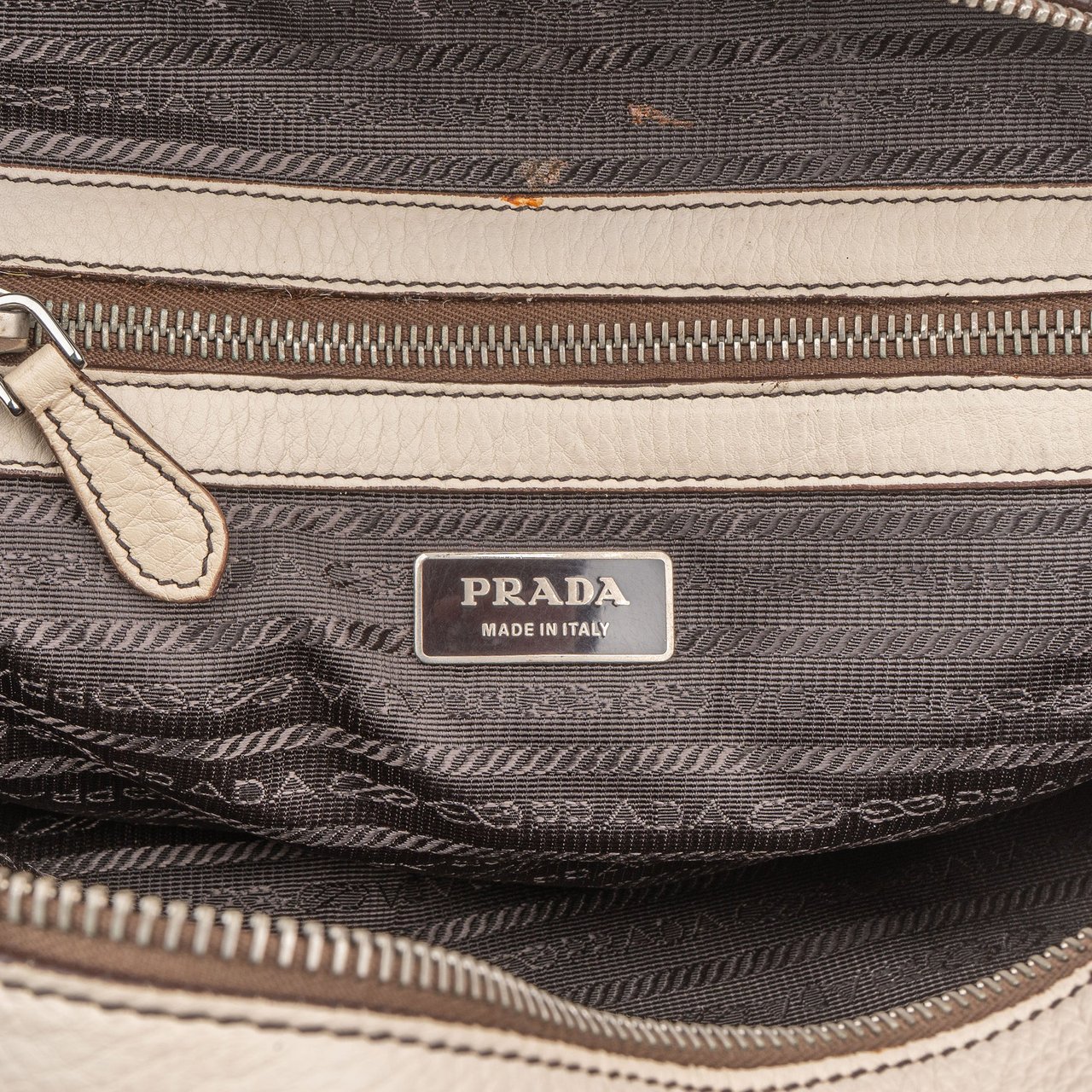 Prada Prada White Leather Handbag Wit