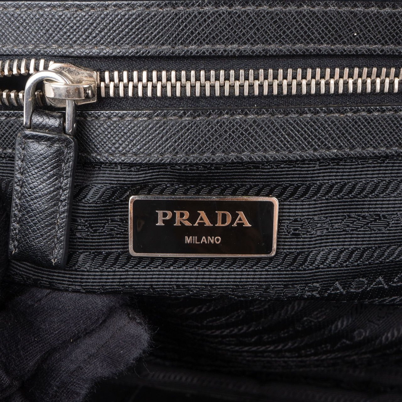 Prada Black Saffiano Leather Triangle Business Handbag Zwart