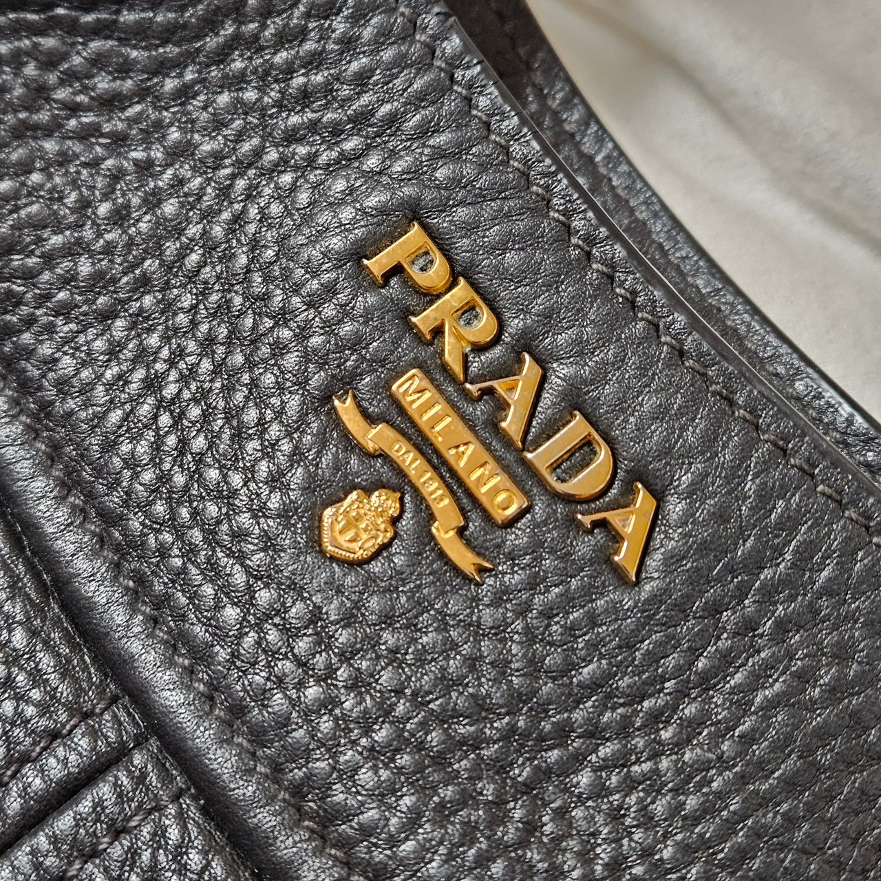 Prada Prada Black Calfskin Vitello Handbag Zwart