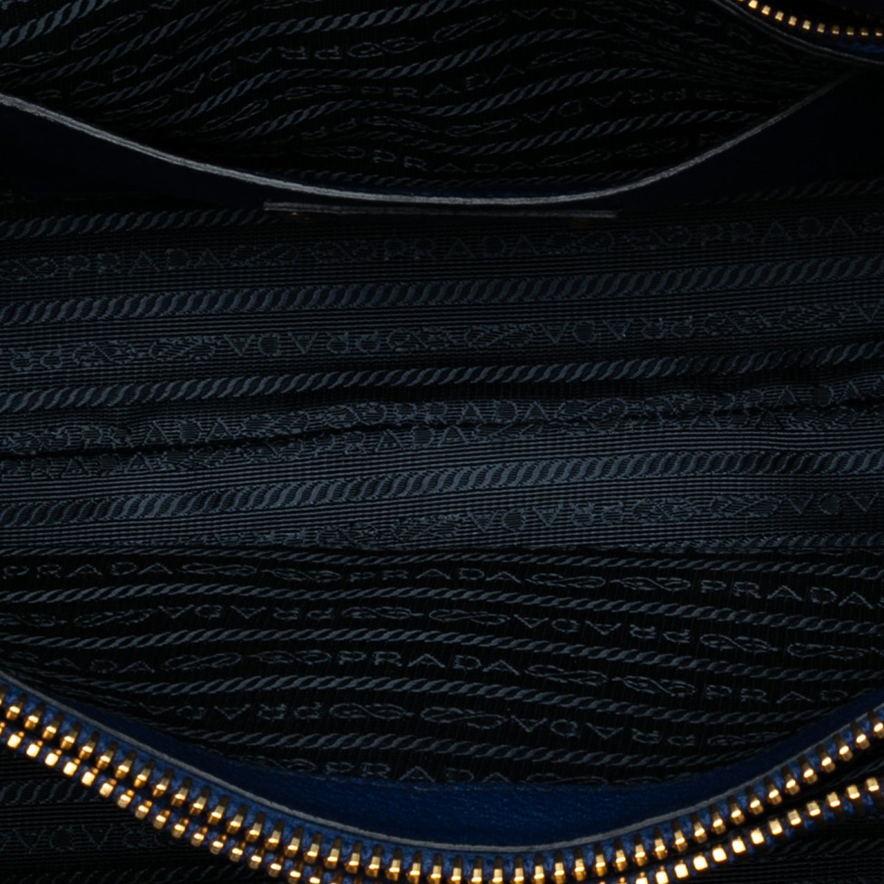 Prada Vitello Daino Open Convertible Tote Blauw