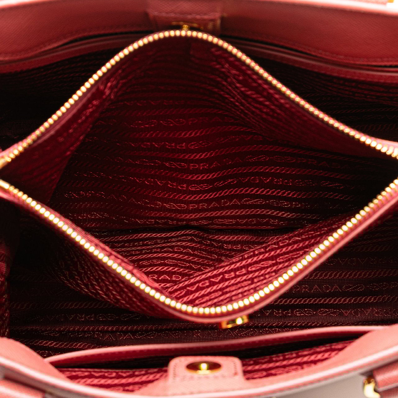 Prada Medium Saffiano Lux Galleria Satchel Roze