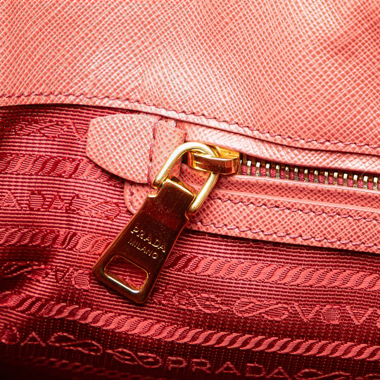 Prada Medium Saffiano Lux Galleria Satchel Roze