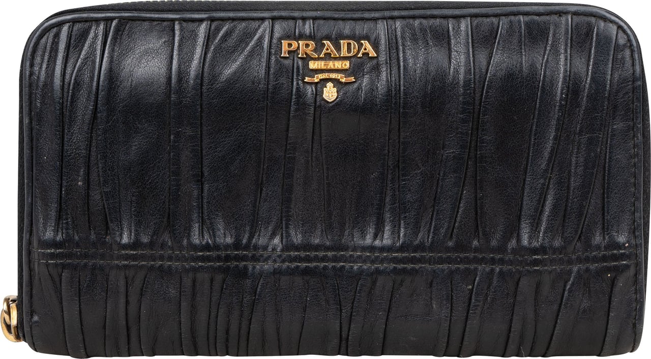 Prada Prada Quilted Leather Wallet Zwart